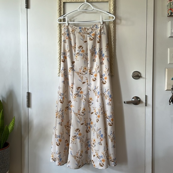 FOREVER 21 | Floral Print Skirt in Cream and Blue - Picture 6 of 14